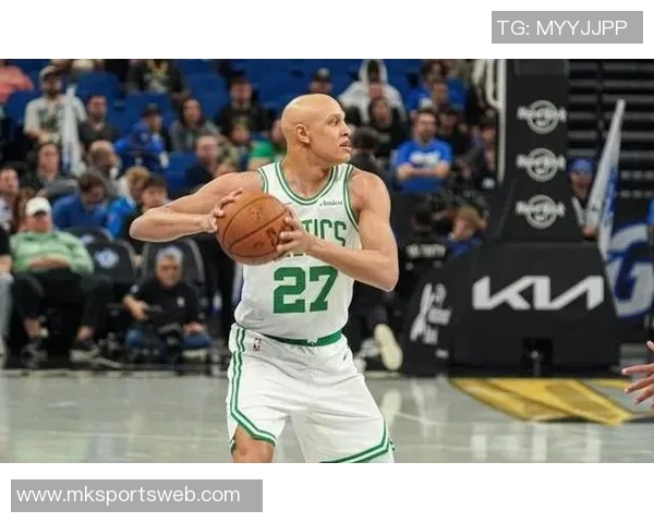 杰伦布朗赞沃尔什表现出色防守与关键投篮双双奏效 杰伦布朗赞沃尔什表现出色防守与关键投篮双双奏效