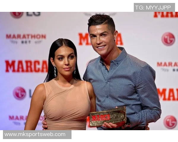 C罗惊喜不已女儿万圣节装扮令人意想不到的创意与惊艳