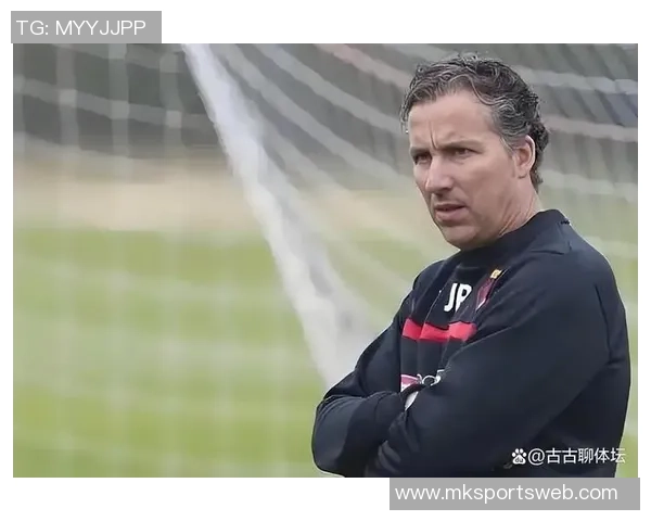 媒体人呼吁足协官员与佩雷拉对话探讨未来合作可能性