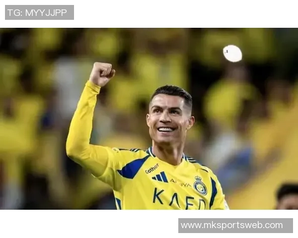 C罗回归利雅得胜利训练场备战新赛季展现斗志与激情