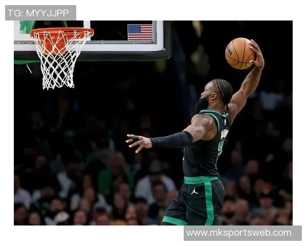 杰伦布朗全能表现助力球队获胜22投10中罚球7中9贡献30分8板8助