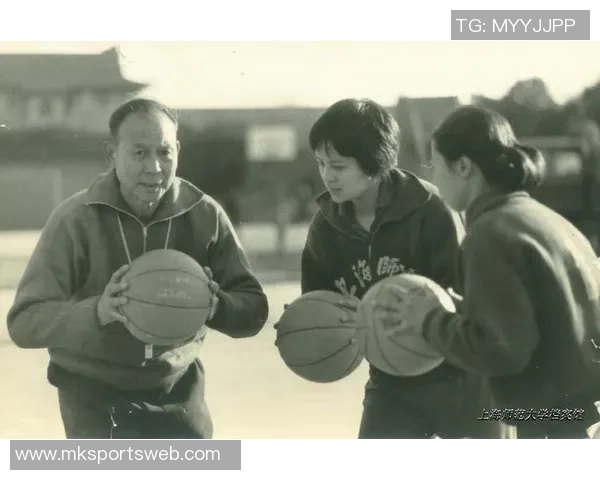 回顾中国篮球名人堂李震中辉煌岁月的珍贵老相册