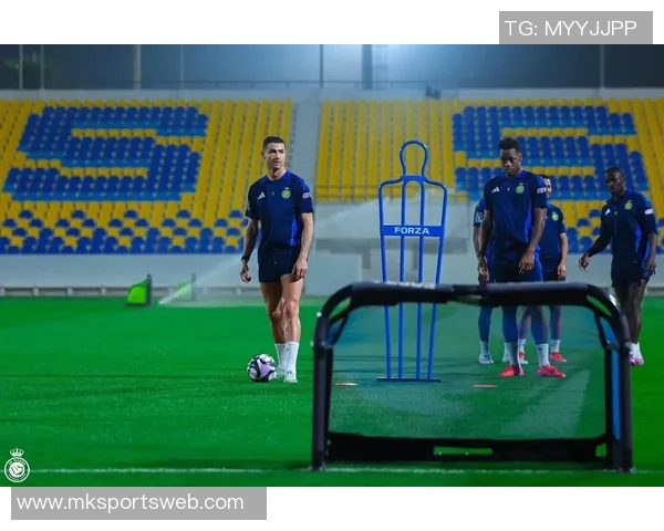 C罗回归利雅得胜利训练场备战新赛季展现斗志与激情