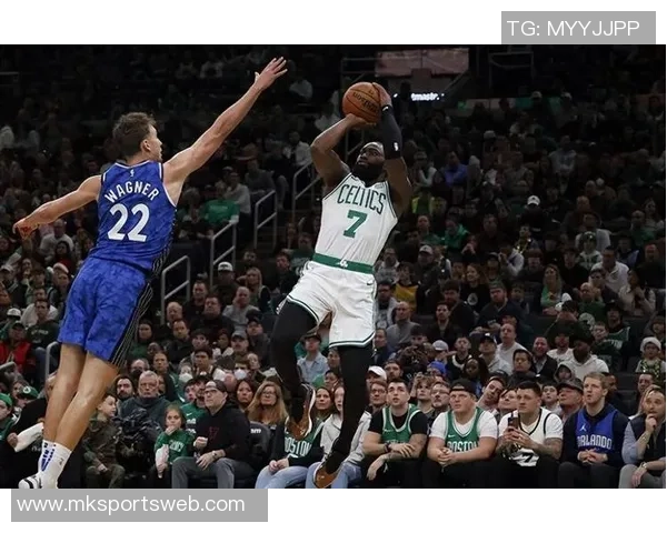 杰伦布朗半场狂砍29分展现火力全开状态正负值高达24助球队领先