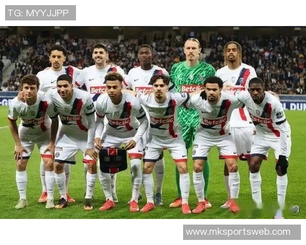 巴黎对阵里尔阵容公布登贝莱杜埃与K77在列若昂内维斯因伤缺席