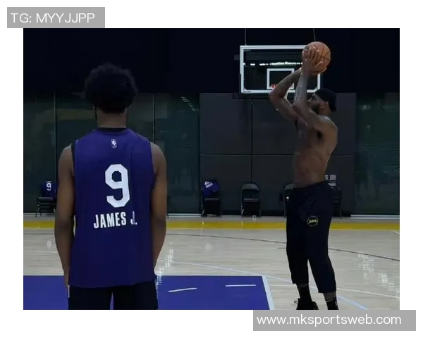 詹姆斯首次缺席训练营和季前赛暑期训练受阻影响备战状态