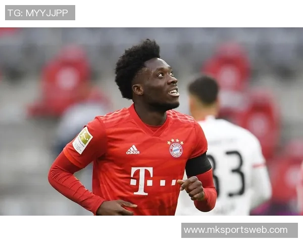 志在必得！拜仁海报展现阿方索戴维斯与杰克逊斗志昂扬的决心